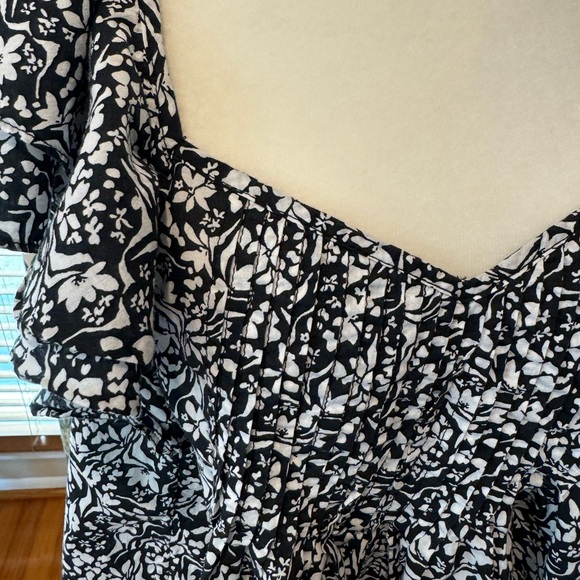 Black Floral Ruffle Top Short Sleeve Blouse Target Flutter Universal Thread™ - Picture 4 of 7